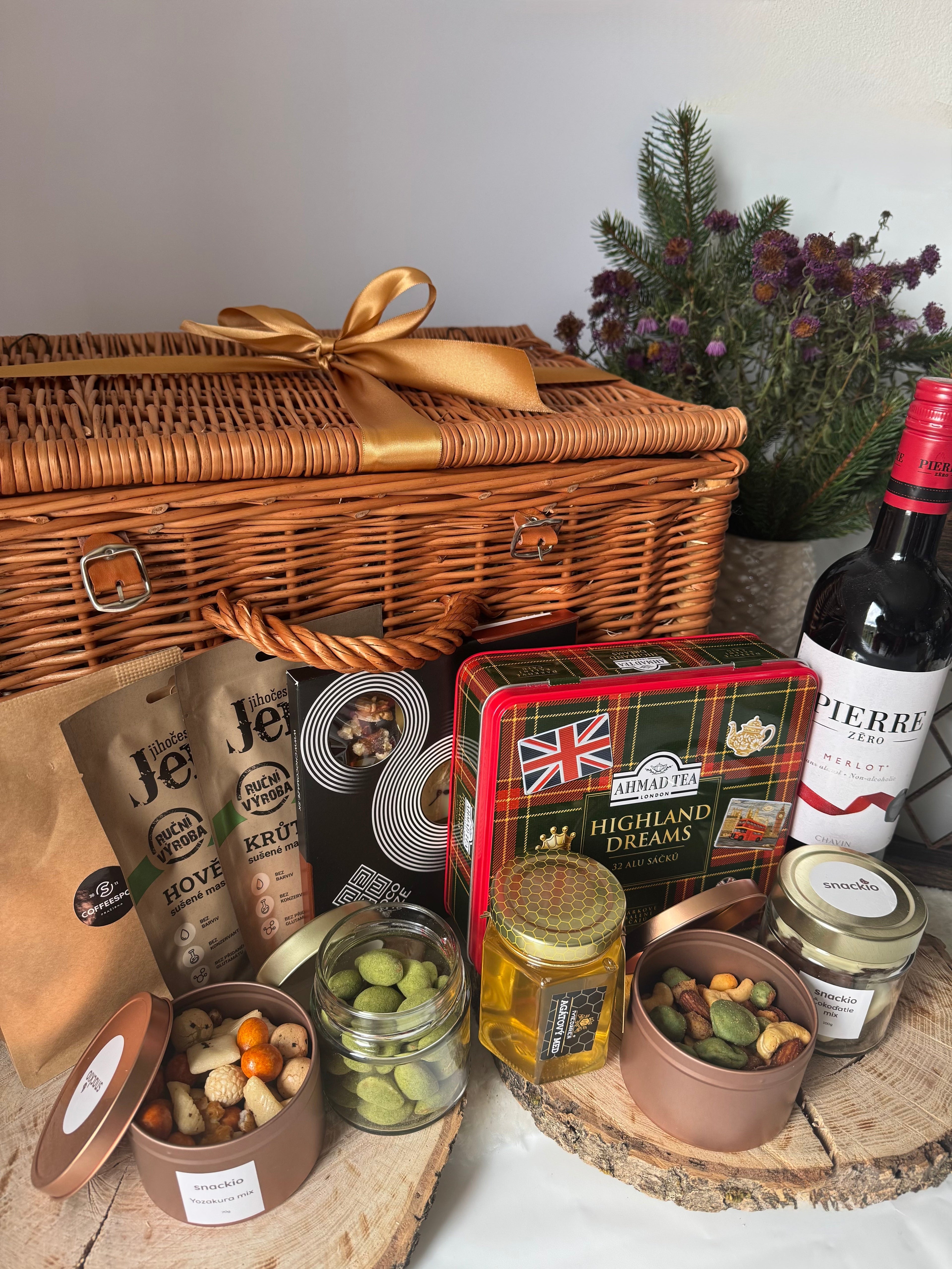 NAROZENINY A SVÁTKY